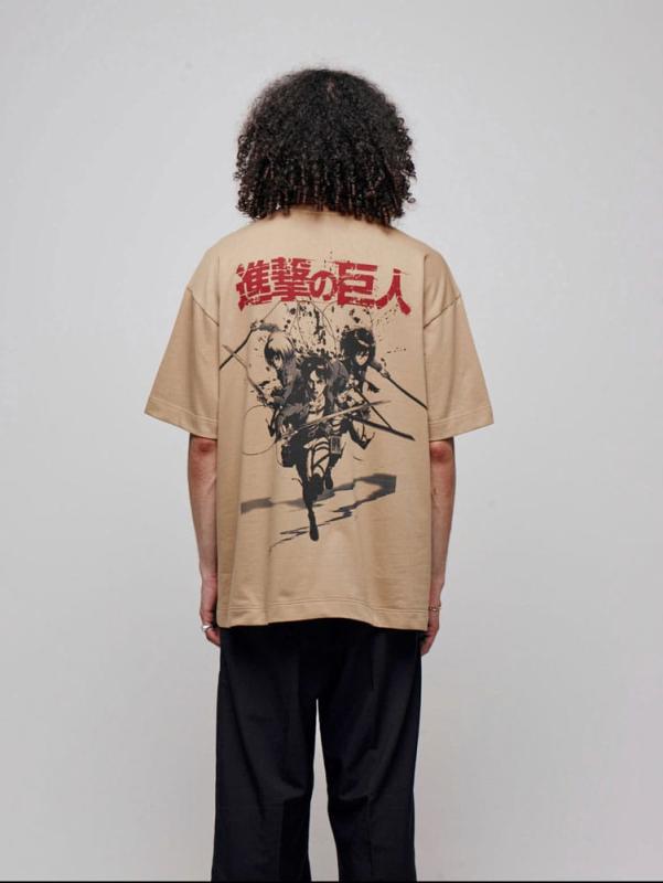 Attack on Titan T-Shirt Graphic Beige Size L