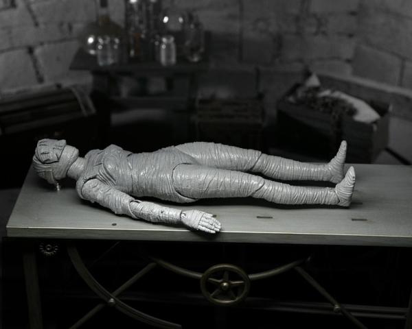 Universal Monsters Action Figure Ultimate Bride of Frankenstein (Black & White) 18 cm