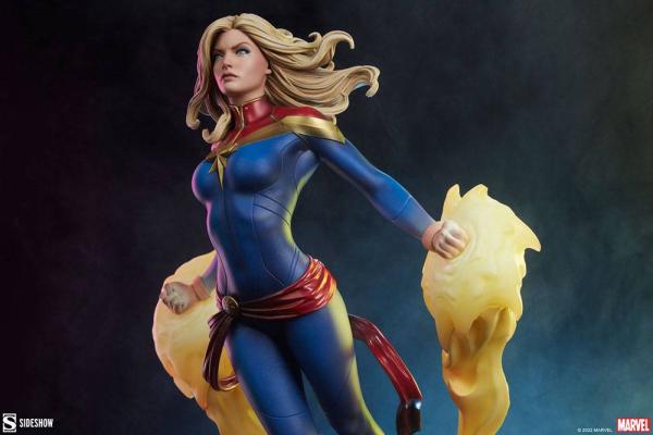 Marvel: Captain Marvel 60 cm Premium Format Statue - Sideshow Collectibles