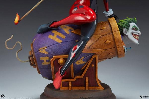 DC Comics: Harley Quinn and The Joker 35 cm Diorama - Sideshow Collectibles