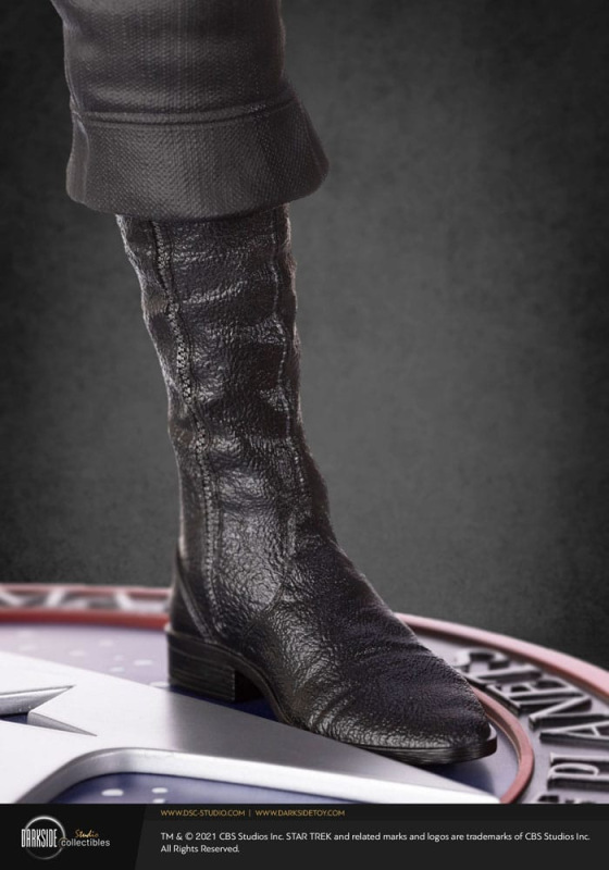 Star Trek Musuem Statue 1/3 Captain James T Kirk 64 cm 12