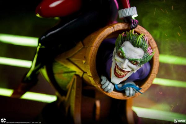 DC Comics: Harley Quinn and The Joker 35 cm Diorama - Sideshow Collectibles