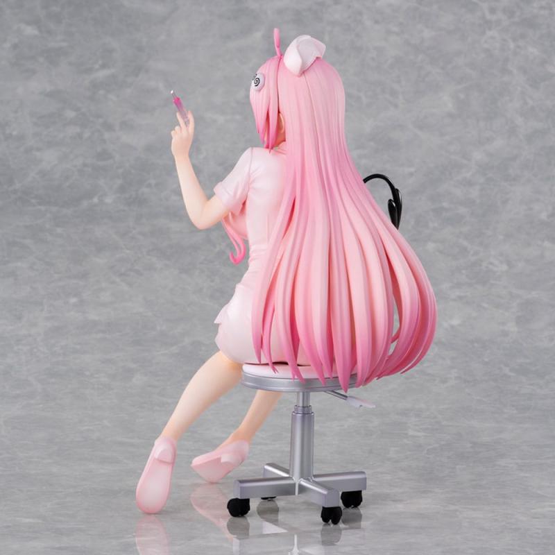 To Love-Ru Darkness Statue PVC Lara Satalin Deviluke Nurse Cos 26 cm