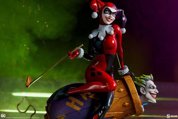 DC Comics: Harley Quinn and The Joker 35 cm Diorama - Sideshow Collectibles