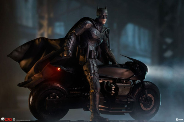 The Batman Premium Format Statue The Batman 48 cm 1