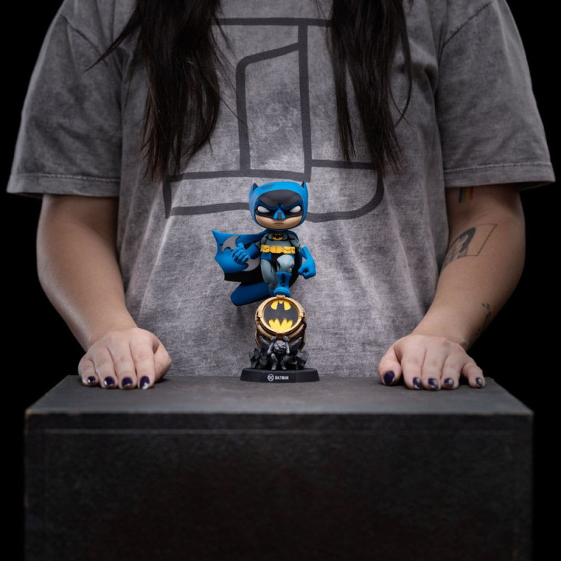 Batman Mini Co. PVC Figure Batman on Bat-Signal (Blue Variant) 15 cm 6