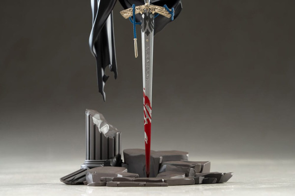 Reverse: 1999 Limepie Series PVC Statue Knight 17 cm 6
