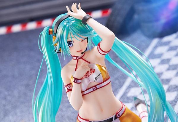 Hatsune Miku GT Project PVC Statue 1/7 Racing Miku 2010 Ver. Art by Kentaro Yabuki 18 cm