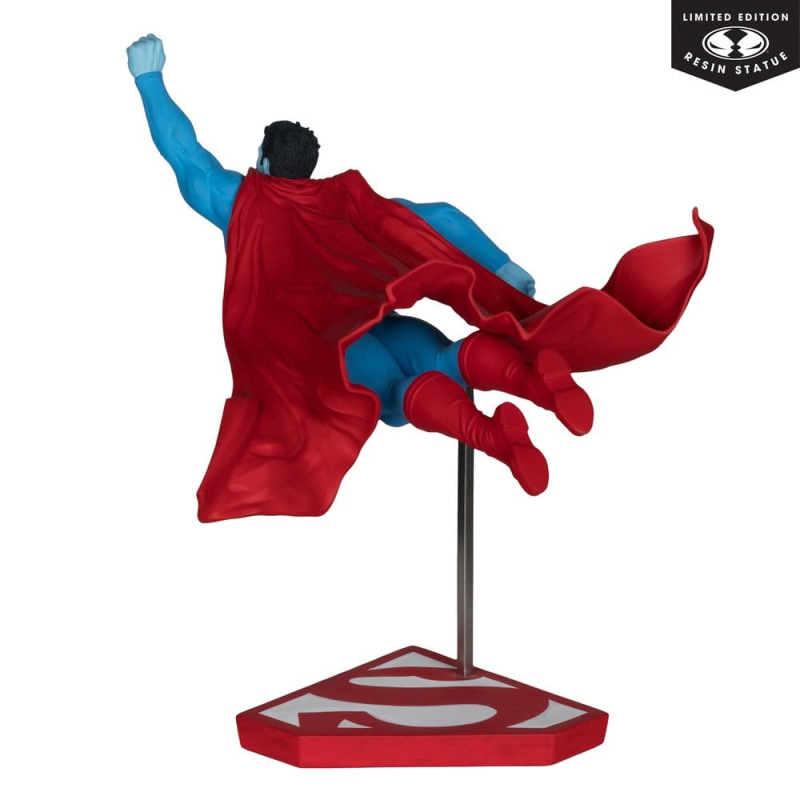 DC Direct Superman Red & Blue Statue 1/10 Superman by Lee Bermejo 26 cm 3
