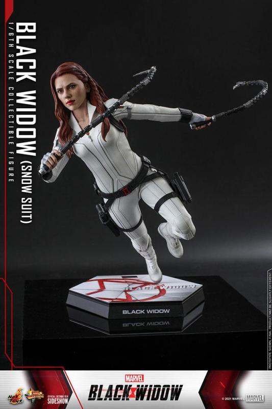 Black Widow: Black Widow Snow Suit Version 1/6 Action Figure - Hot Toys