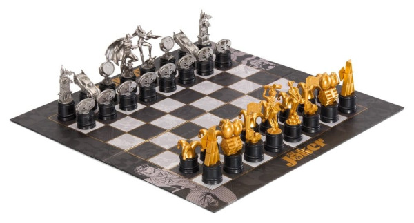 DC Comics Chess Set Batman vs. The Joker 47 cm 12