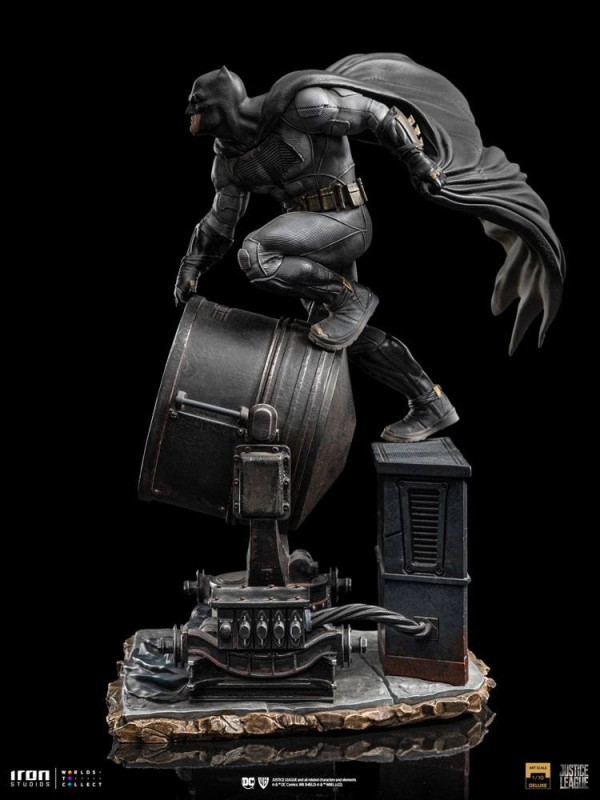 Zack Snyder's Justice League Deluxe Art Scale Statue 1/10 Batman on Batsignal 28 cm 5