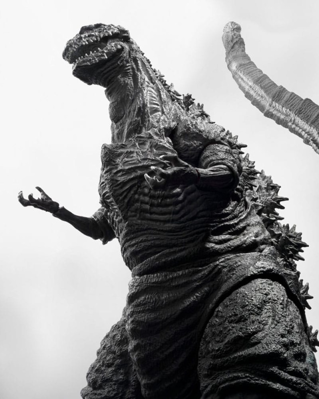 Godzilla S.H. MonsterArts Action Figure Godzilla (2016) The Fourth Orthochromatic Version 18 cm 4