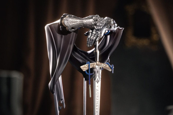 Reverse: 1999 Limepie Series PVC Statue Knight 17 cm 2