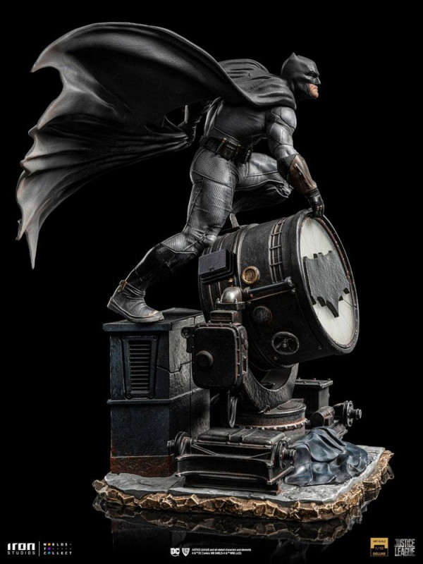 Zack Snyder's Justice League Deluxe Art Scale Statue 1/10 Batman on Batsignal 28 cm 3