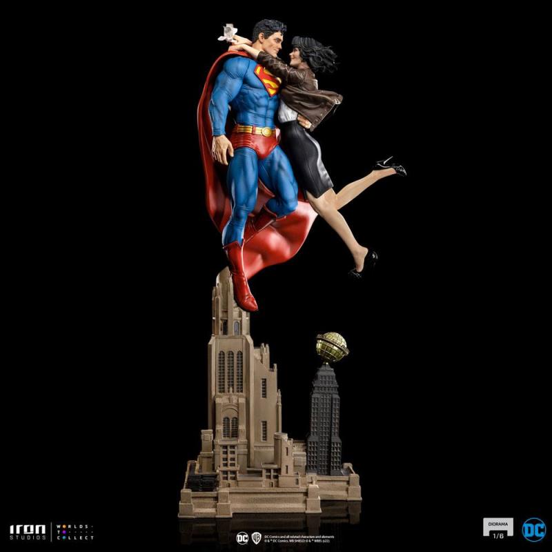 DC Comics: Superman & Lois 1/6 Diorama - Iron Studios