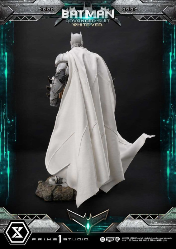 DC Comics Ultimate Museum Masterline Statue Batman Advanced Suit White Version (Design By Josh Nizzi 4
