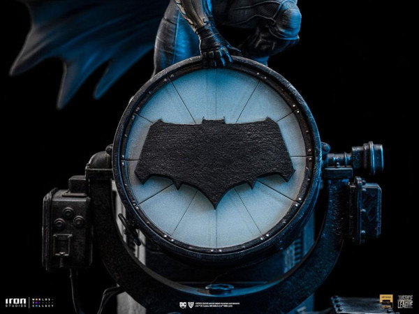 Zack Snyder's Justice League Deluxe Art Scale Statue 1/10 Batman on Batsignal 28 cm 10