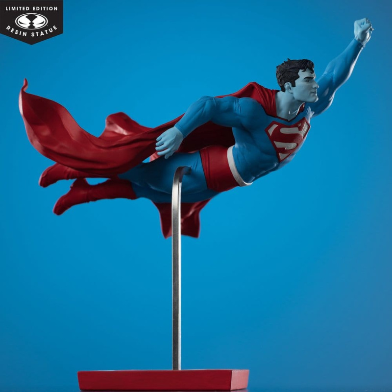 DC Direct Superman Red & Blue Statue 1/10 Superman by Lee Bermejo 26 cm 4