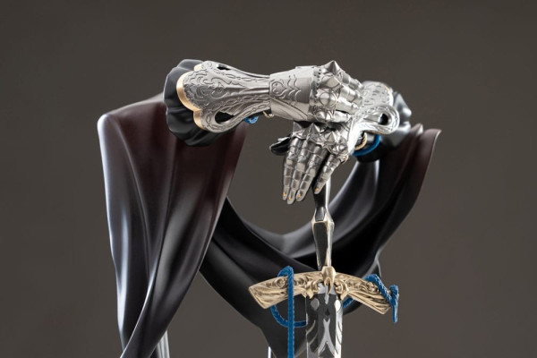 Reverse: 1999 Limepie Series PVC Statue Knight 17 cm 7