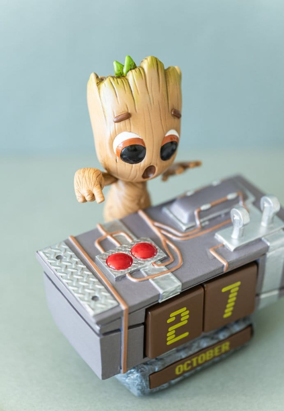 Marvel 3D Perpetual Calendar Groot Death Button 12 cm 4