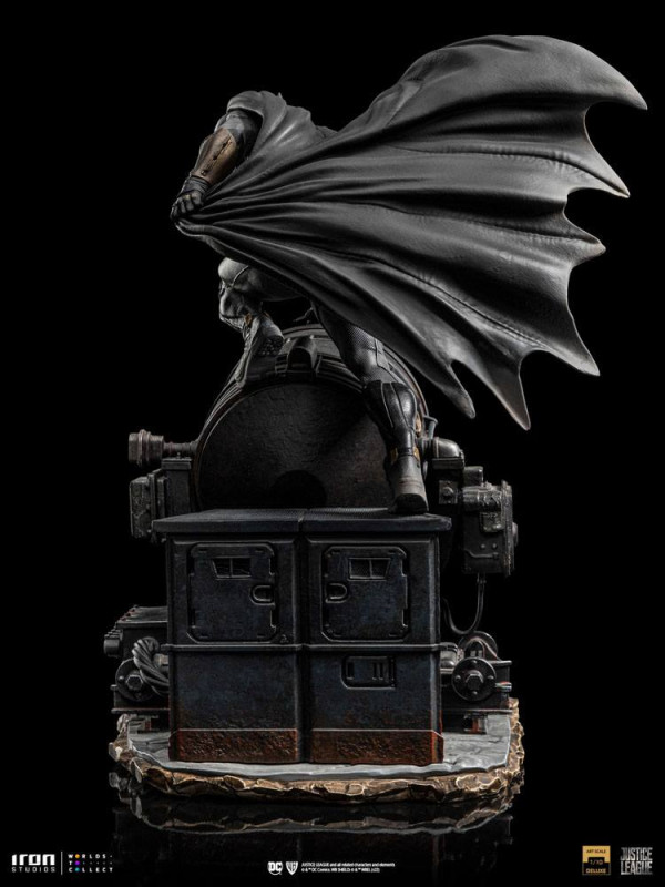 Zack Snyder's Justice League Deluxe Art Scale Statue 1/10 Batman on Batsignal 28 cm 4