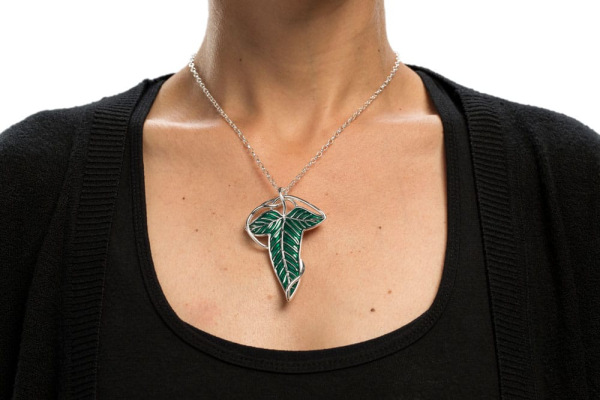 Lord of the Rings Replica 1/1 Elven Leaf Brooch & Chain (Sterling Silver) 2