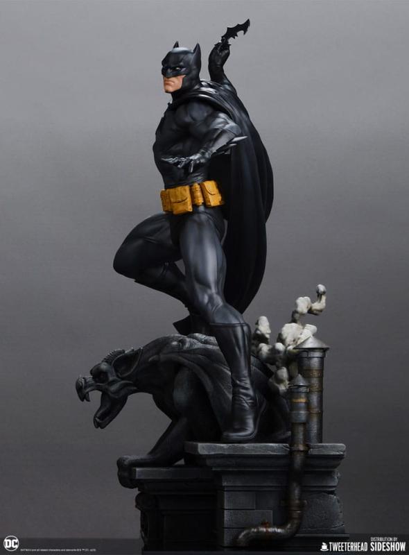 DC Comics: Batman (Black and Gray Edition) 1/6 Maquette - Tweeterhead