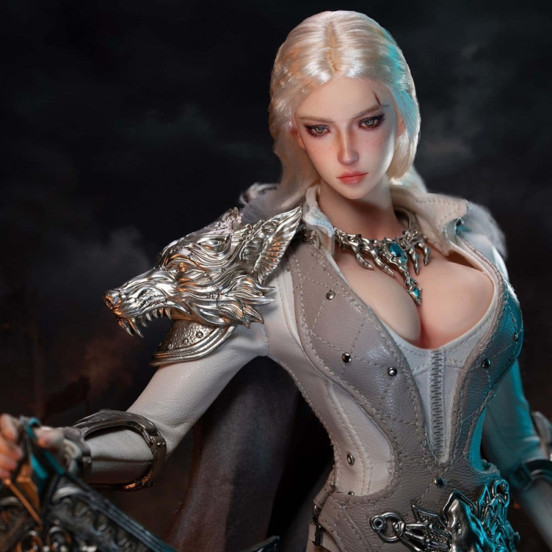 The Girl Under Wolf's Ward Action Figure 1/6 Alina (Silver) 30 cm 4