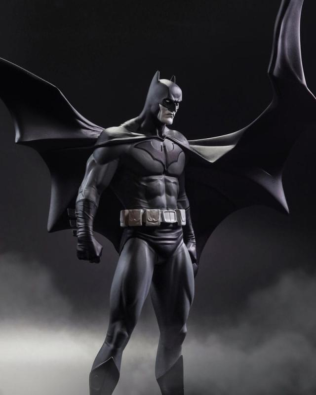 DC Direct Resin Statue Batman Black & White Batman (by Jorge Jimenez) 27 cm