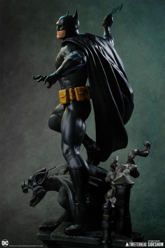 DC Comics: Batman (Black and Gray Edition) 1/6 Maquette - Tweeterhead