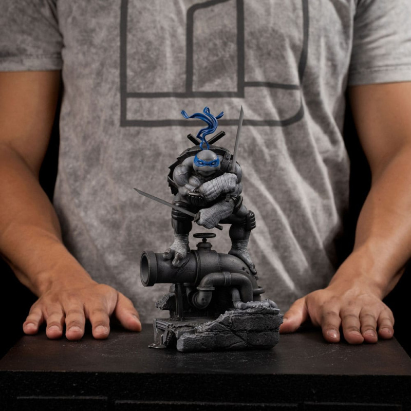 Teenage Mutant Ninja Turtles Art Scale Statue 1/10 Leonardo Black and White Variant 26 cm heo exclus 9