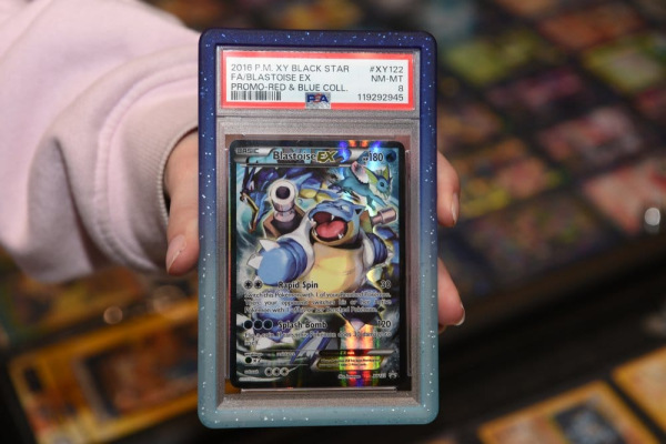 Evoretro Bumper for PSA Graded Card Slab Gradient Light Blue-Dark Blue Glitter 2