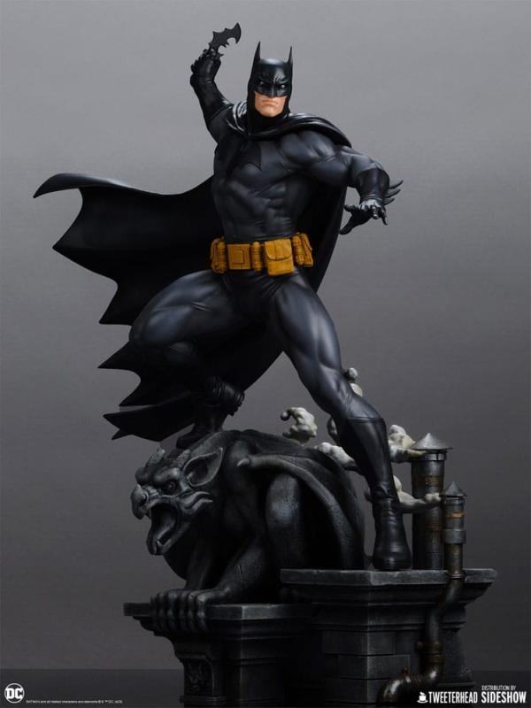 DC Comics: Batman (Black and Gray Edition) 1/6 Maquette - Tweeterhead