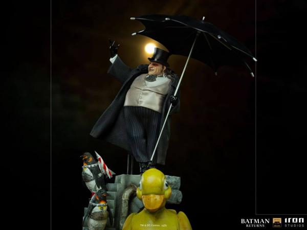 Batman Returns: Penguin 1/10 Deluxe Art Scale Statue - Iron Studios