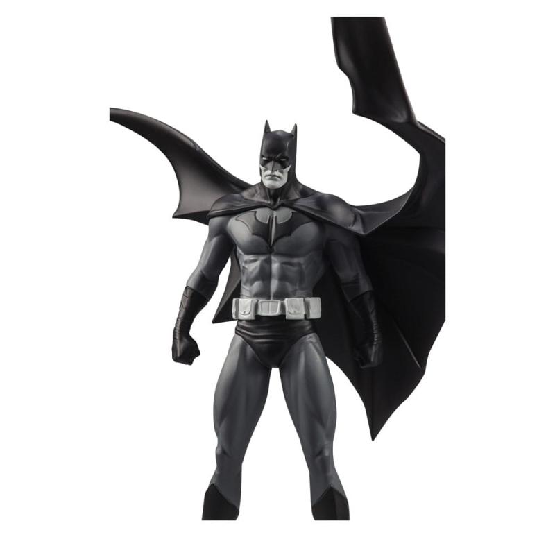 DC Direct Resin Statue Batman Black & White Batman (by Jorge Jimenez) 27 cm