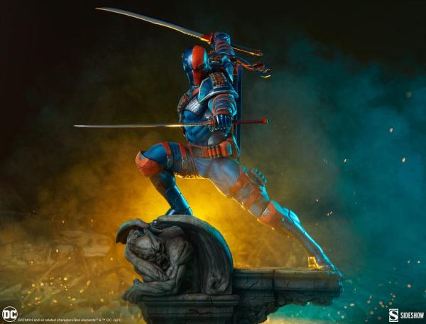 DC Comics: Deathstroke 61 cm Premium Format Statue - Sideshow Collectibles