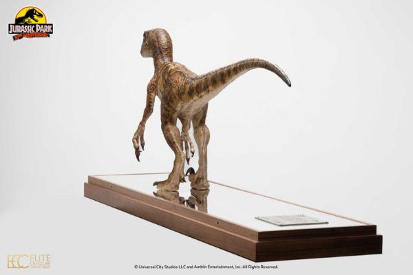 Jurassic Park: Velociraptor Clever Girl (With Acrylic Case) 1/4 Statue - Toynami
