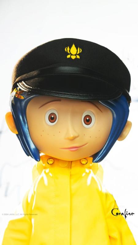 Coraline Supersize Vinyl Action Figure Coraline with Hat (Button Eyes) 40 cm