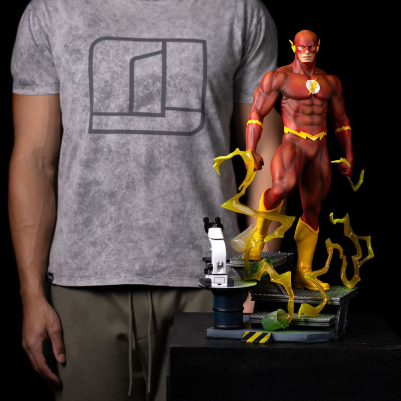 DC Comics Legacy Replica Statue 1/4 Flash 54 cm 12