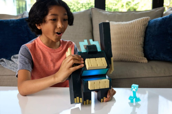 Minecraft Dungeons II Action Figure with Light and Sound Twisted Warden 1