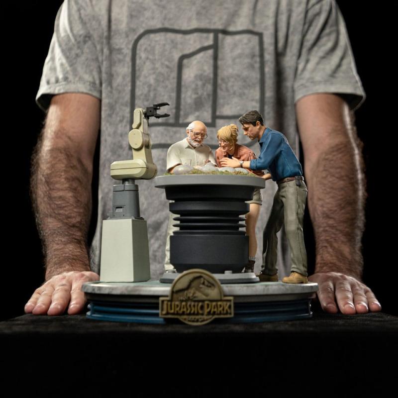 Jurassic Park: Dino Hatching 1/10 Scale Statue - Iron Studios