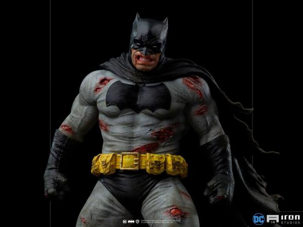 Batman The Dark Knight: Batman - Returns Diorama 1/6 - Iron Studios