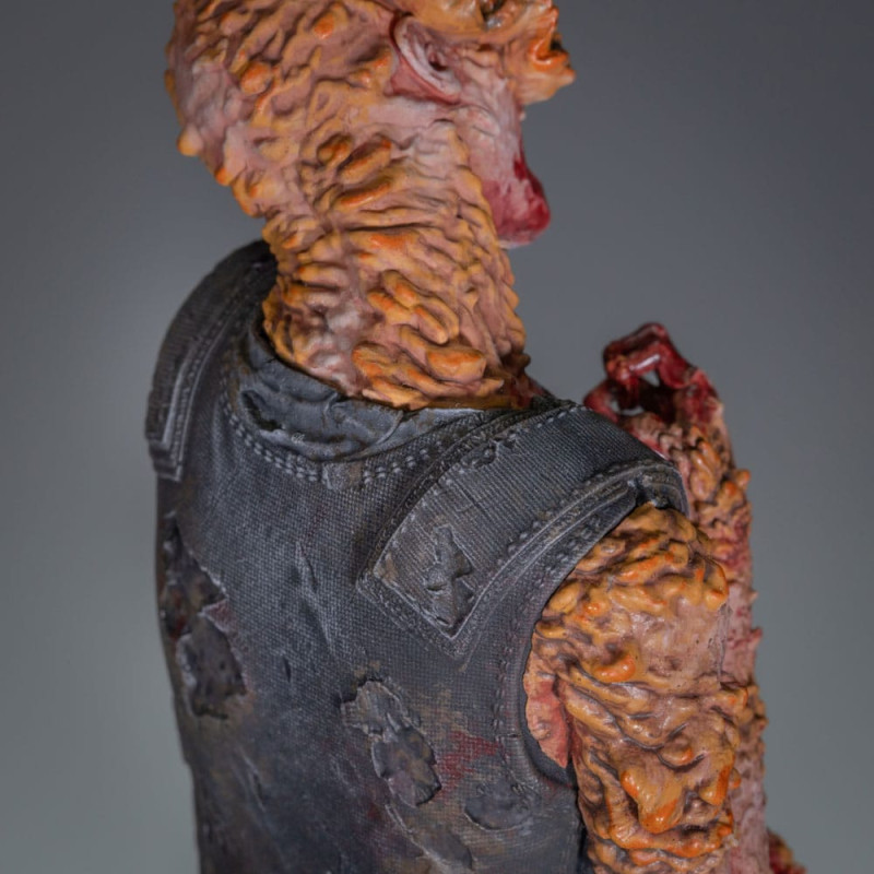 The Last of Us Part II PVC Statue Armored Clicker 22 cm 3