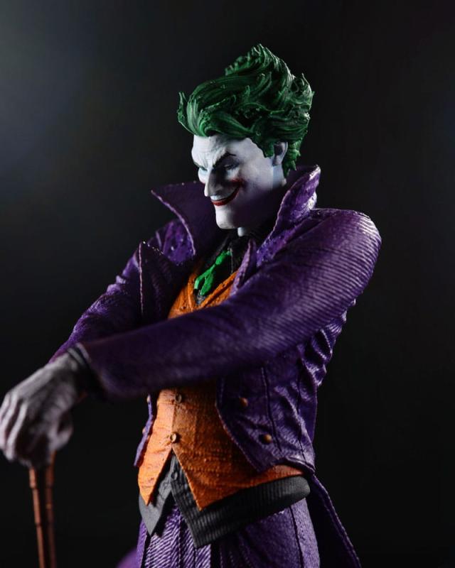 DC Comics: The Joker by Guillem March 1/10 Statue - DC Direct