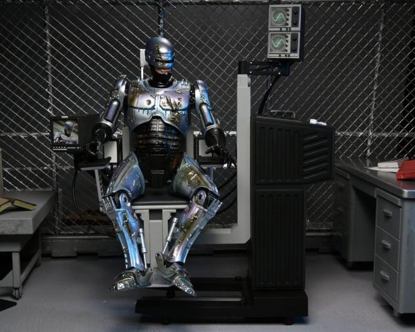 RoboCop: Battle Damaged RoboCop with Chair 18 cm Action Figure Ultimate - Neca