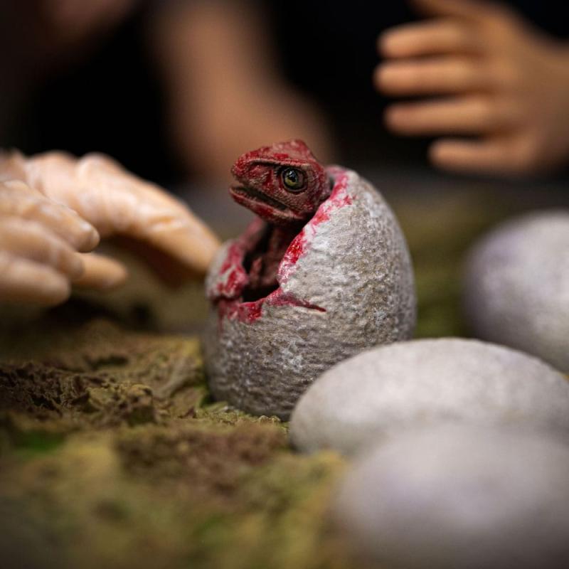Jurassic Park: Dino Hatching 1/10 Scale Statue - Iron Studios