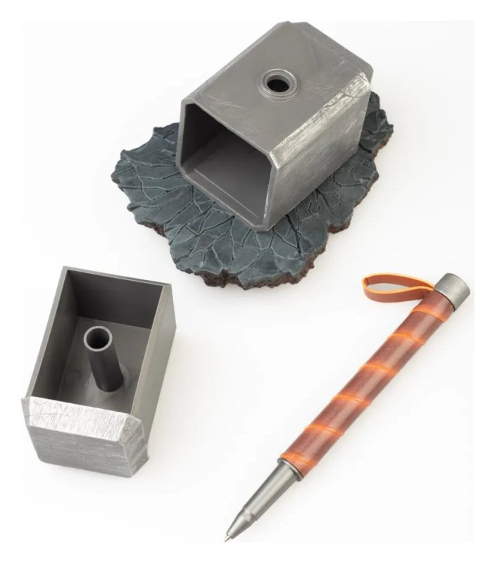 Marvel Thor Pen and Stand Hammer 6