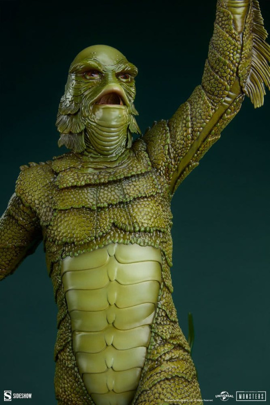 Universal Monsters Premium Format Figure Creature from the Black Lagoon 80 cm 12