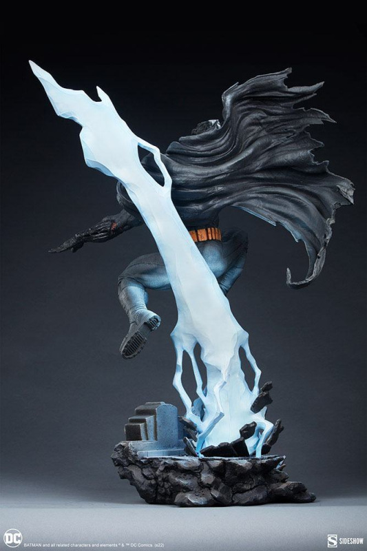 DC Comics Premium Format Statue Batman: The Dark Knight Returns 80 cm 11